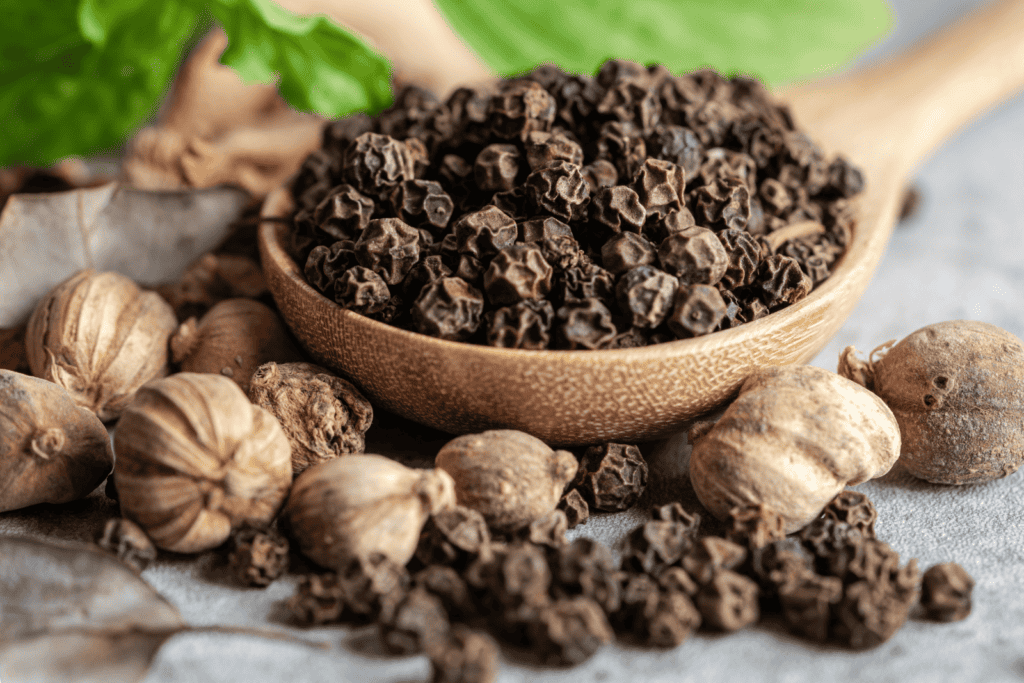 a bowl of black pepper extract