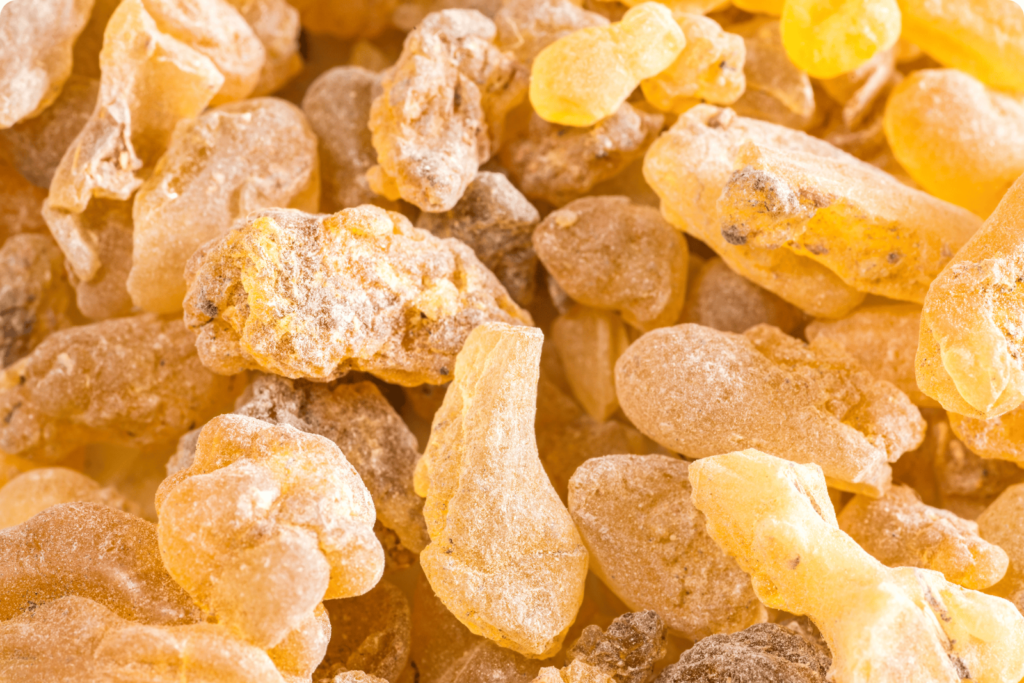 a photo depicting yellow golden coloured crystals: Boswellia Serrata Extract